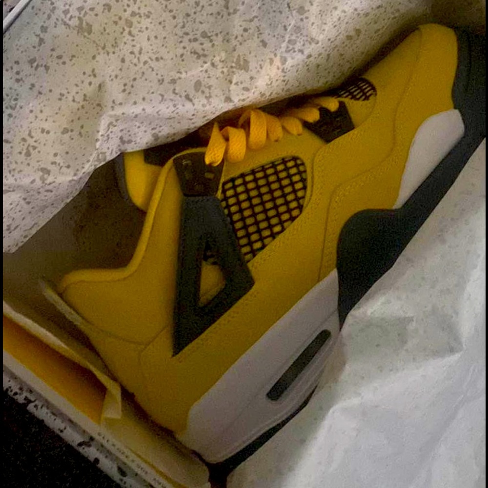 Retro Jordan 4s SIZE 6Y